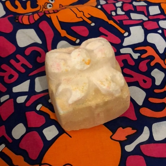Lush cosmetics golden wonder bath bomb - Picture 1 of 2